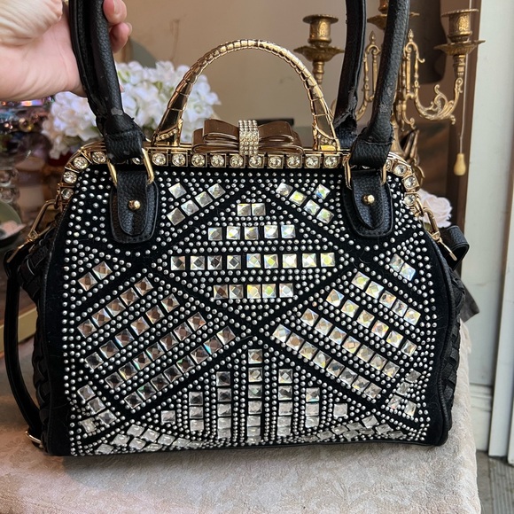 Vigo Fiore Handbags - Glamorous Black and Silver Embellished Shoulder Bag read description